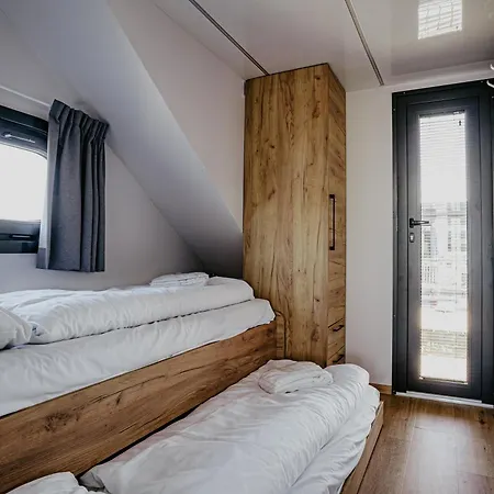 Houseboat Uitgeest Met Dakterras | 4 Personen