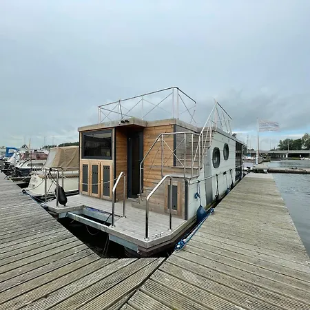 Houseboat Uitgeest Met Dakterras | 4 Personen *