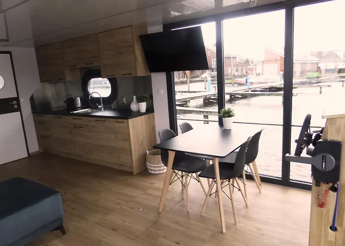 Houseboat Campi Feriehus Uitgeest