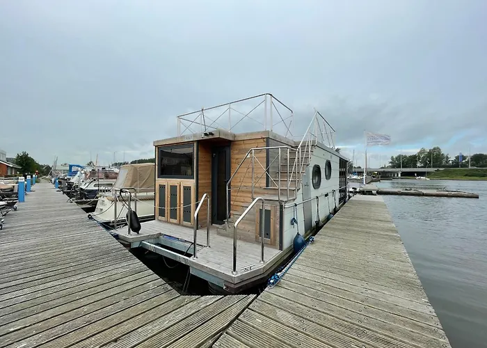 Houseboat Campi *